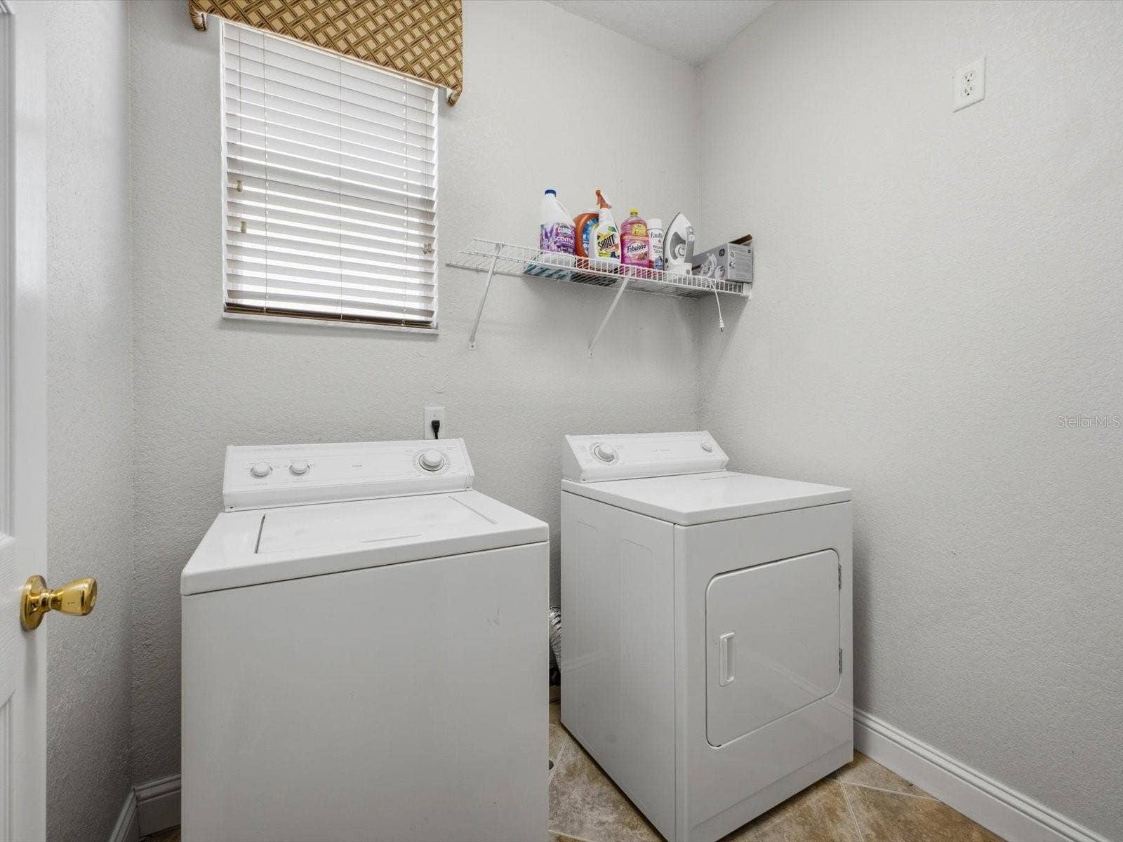 209 N HAMPTON DR, Davenport, FL 33897 209 N HAMPTON DR, Davenport, FL 33897
