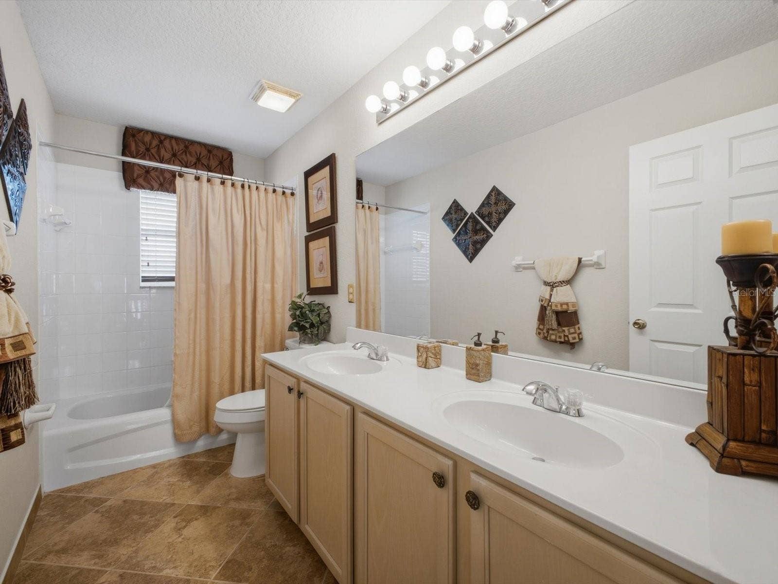 209 N HAMPTON DR, Davenport, FL 33897 209 N HAMPTON DR, Davenport, FL 33897