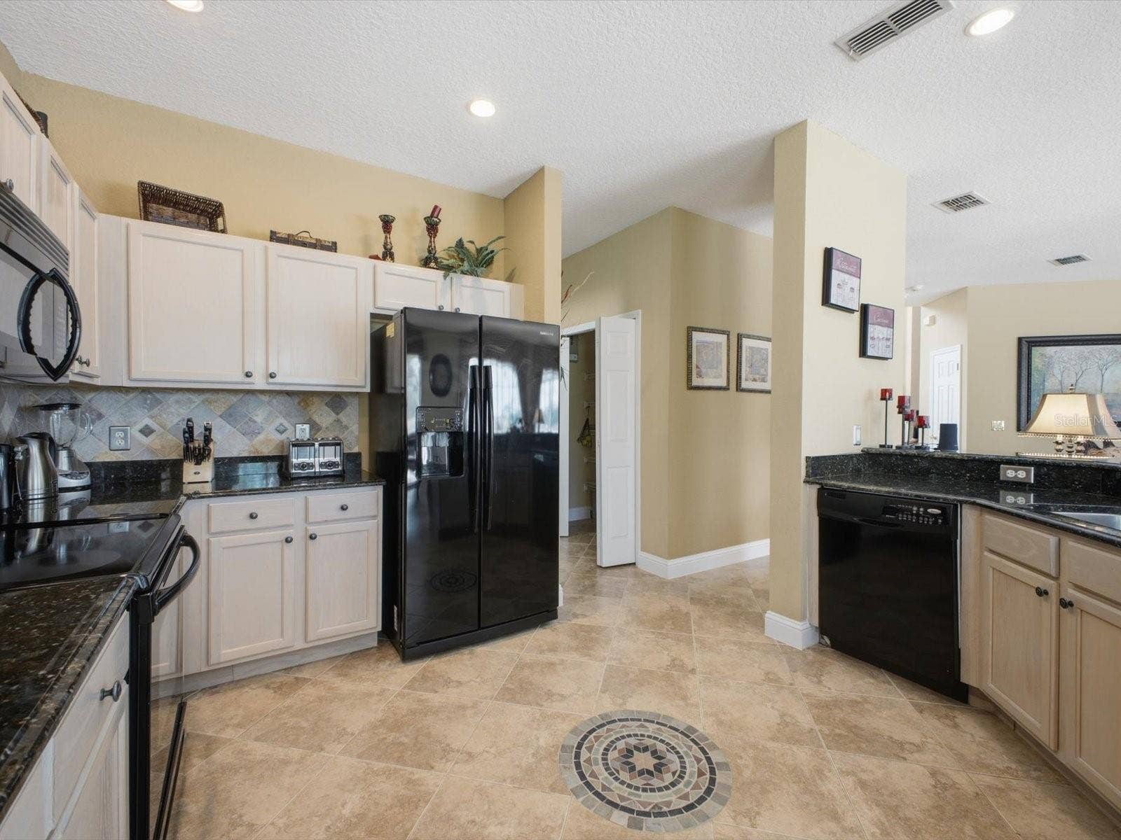 209 N HAMPTON DR, Davenport, FL 33897 209 N HAMPTON DR, Davenport, FL 33897