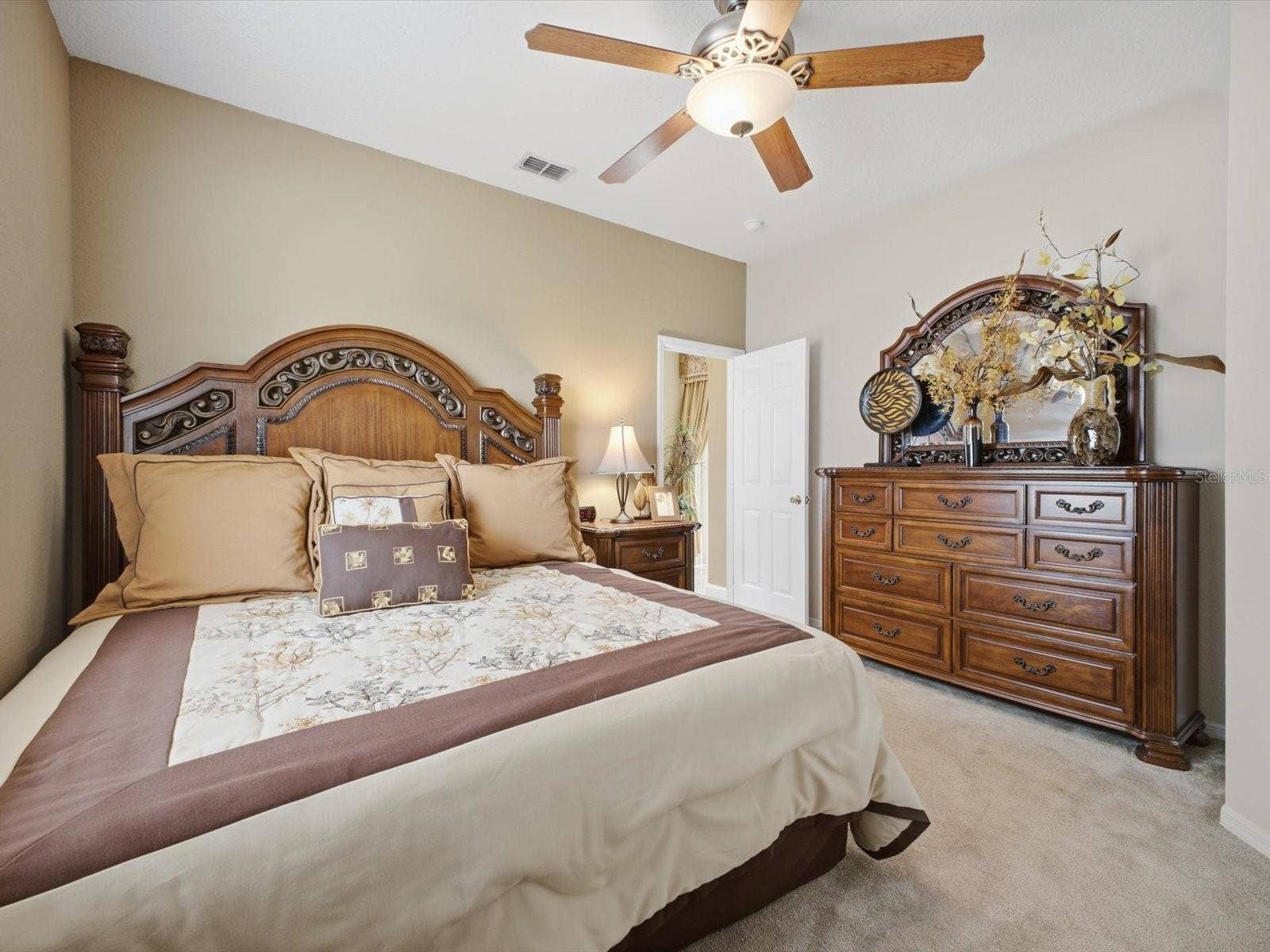 209 N HAMPTON DR, Davenport, FL 33897 209 N HAMPTON DR, Davenport, FL 33897