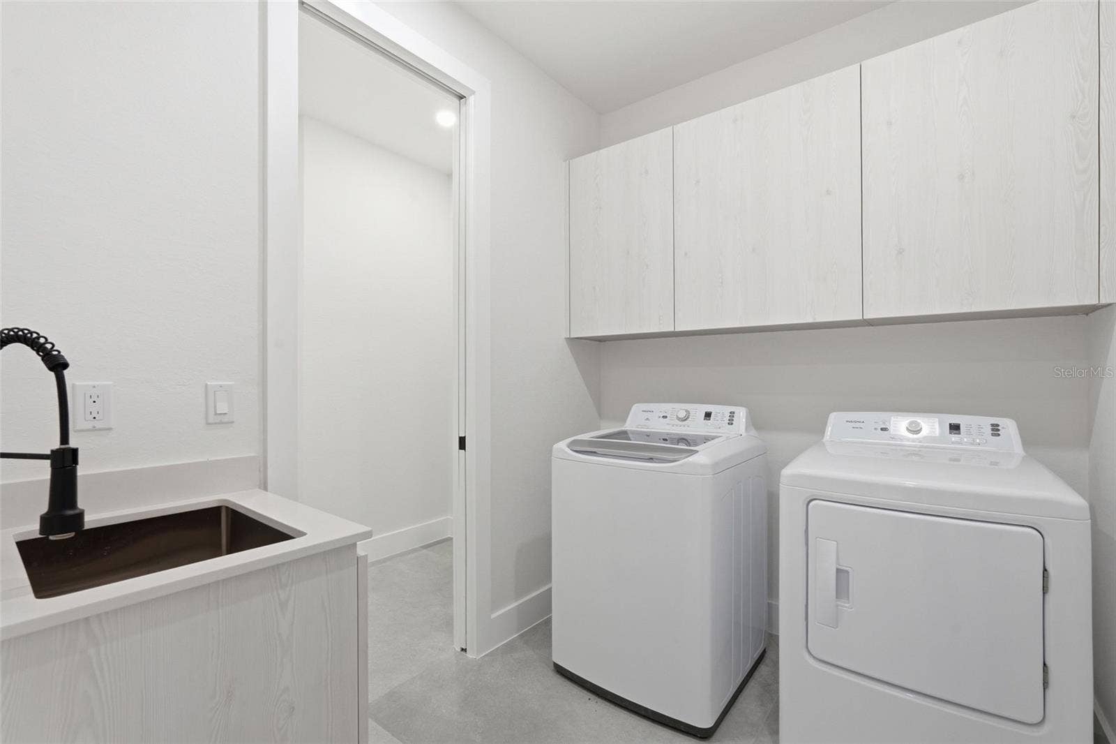 329 NE 15TH TERRACE, Cape Coral, FL 33909 Laundry