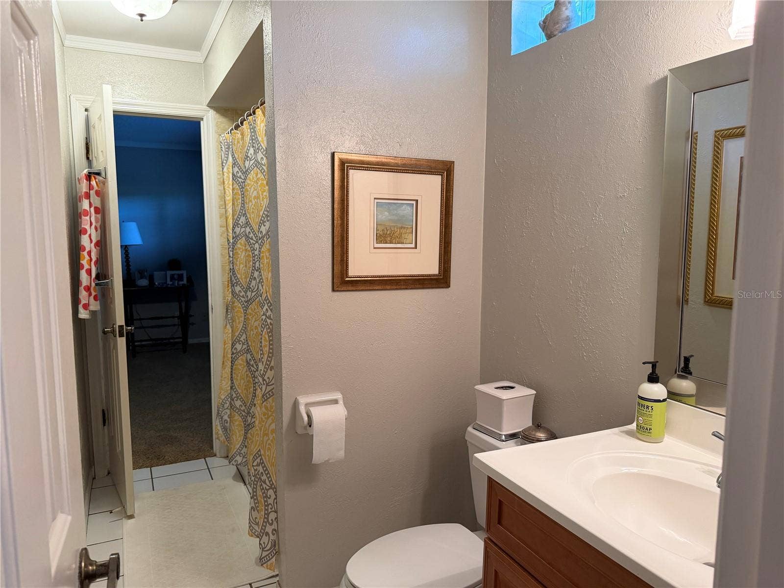 1114 WALD ROAD, Orlando, FL 32806 Jack and Jill bath between bedrooms 2 and 3