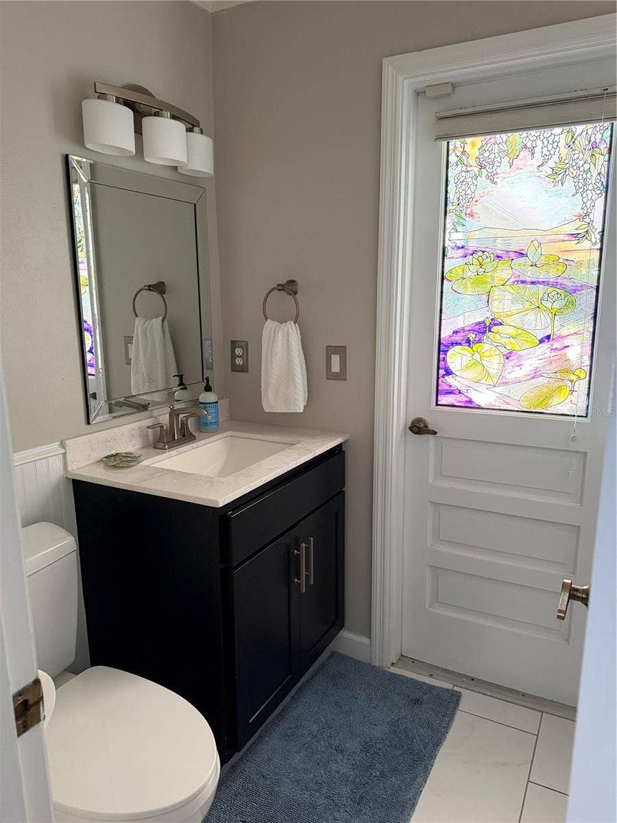 1114 WALD ROAD, Orlando, FL 32806 Ensuite bath with door to outside