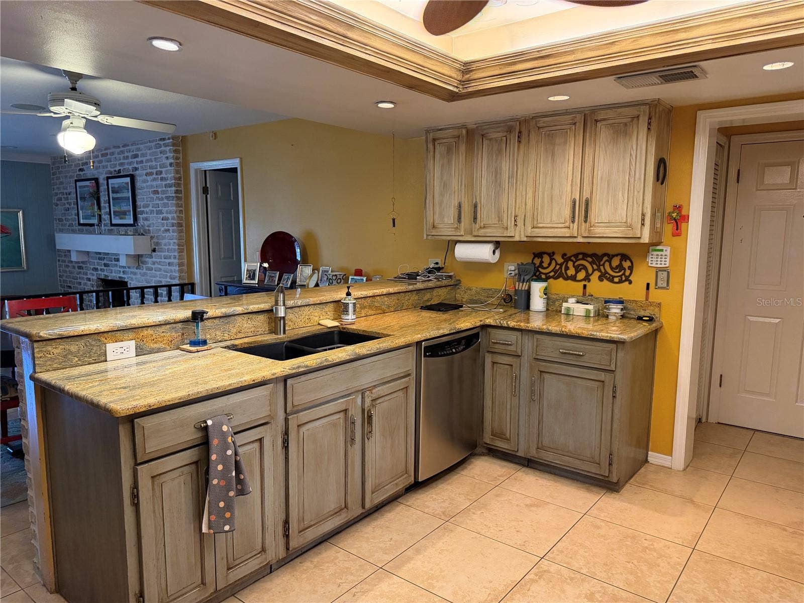 1114 WALD ROAD, Orlando, FL 32806 Kitchen