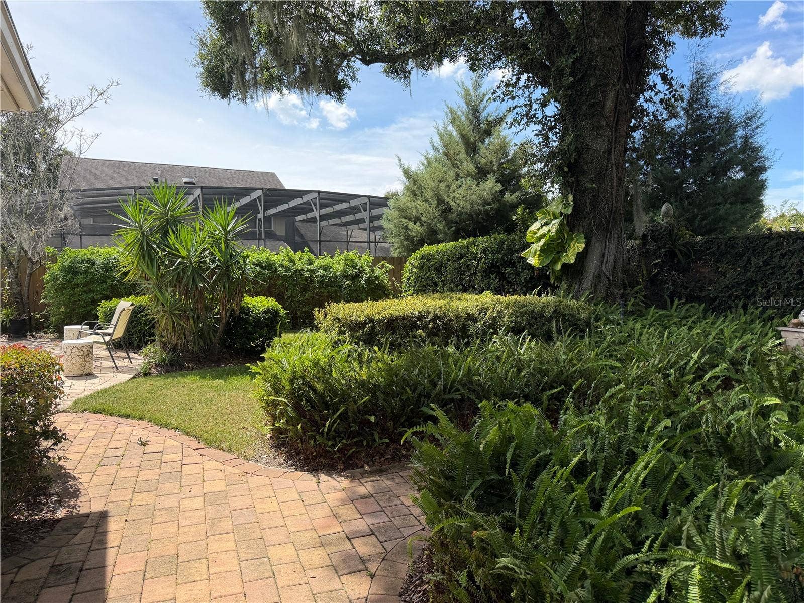 1114 WALD ROAD, Orlando, FL 32806 Mature landscaping