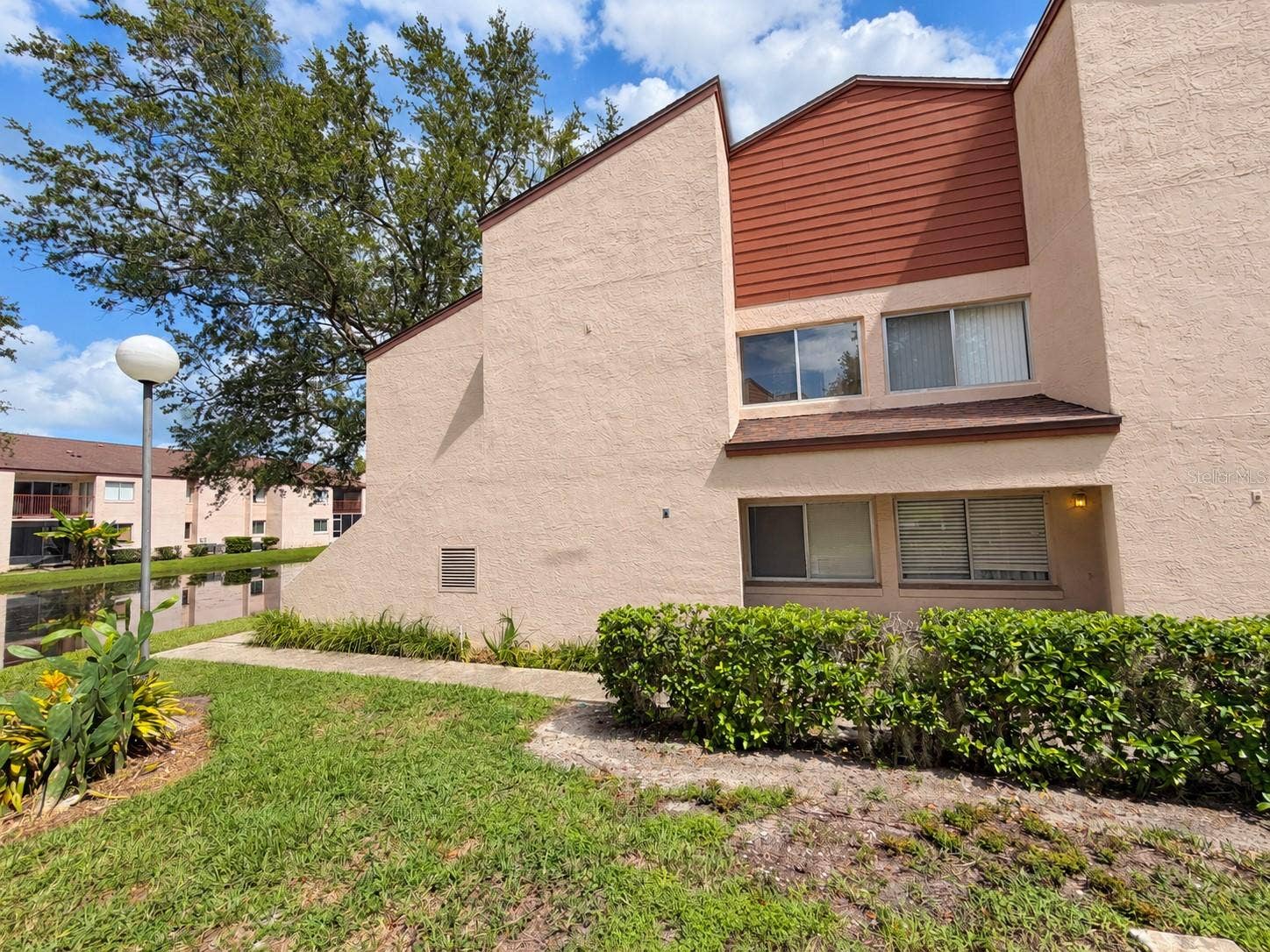 2527 CITRUS CLUB LANE, #3904, Orlando, FL 32839 Side view.