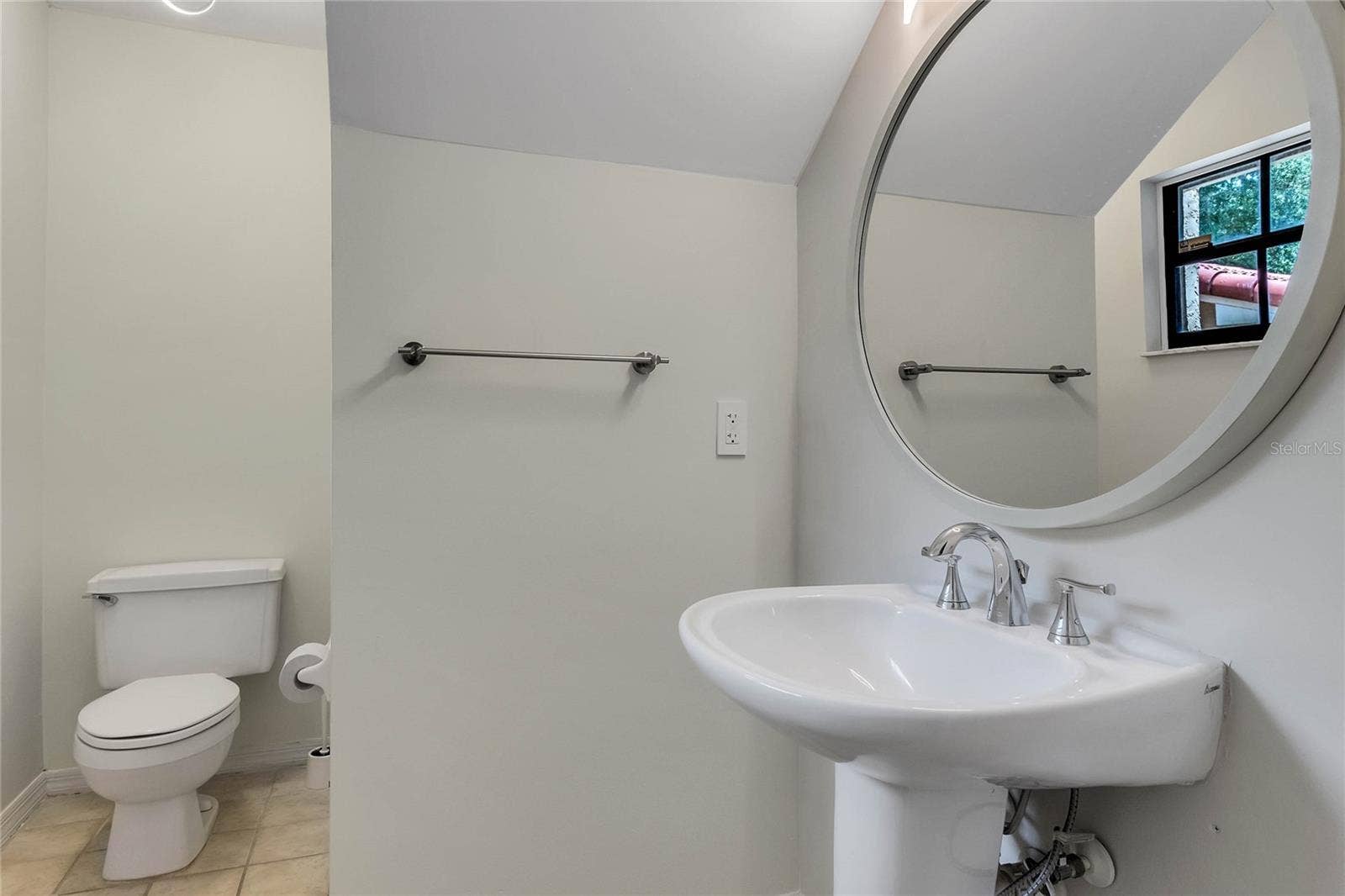 8235 AMBROSE COVE WAY, Orlando, FL 32819 Guest half bathroom downstairs.
