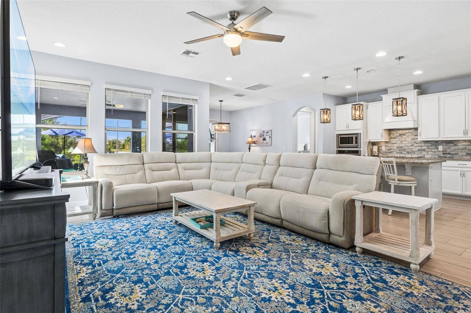 10048 BEACH PORT DRIVE, Winter Garden, FL 34787 Overlooks the Patio andLake