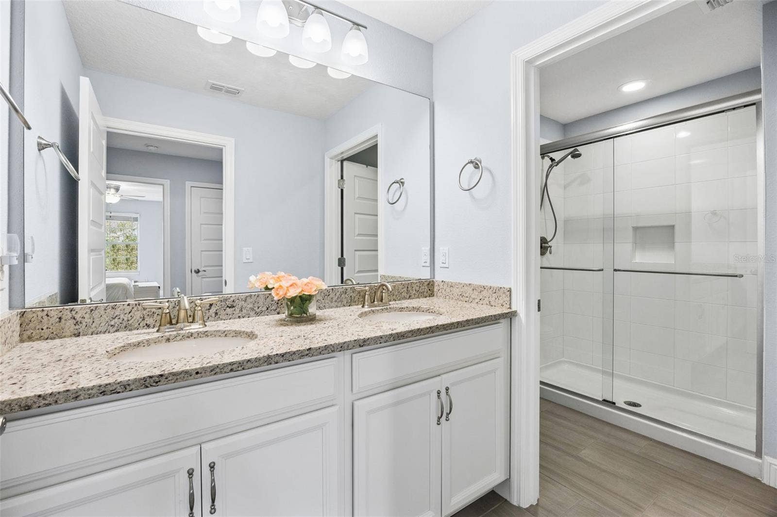 10048 BEACH PORT DRIVE, Winter Garden, FL 34787 Full Bath Privacy Door and tup upgraded to Shower
