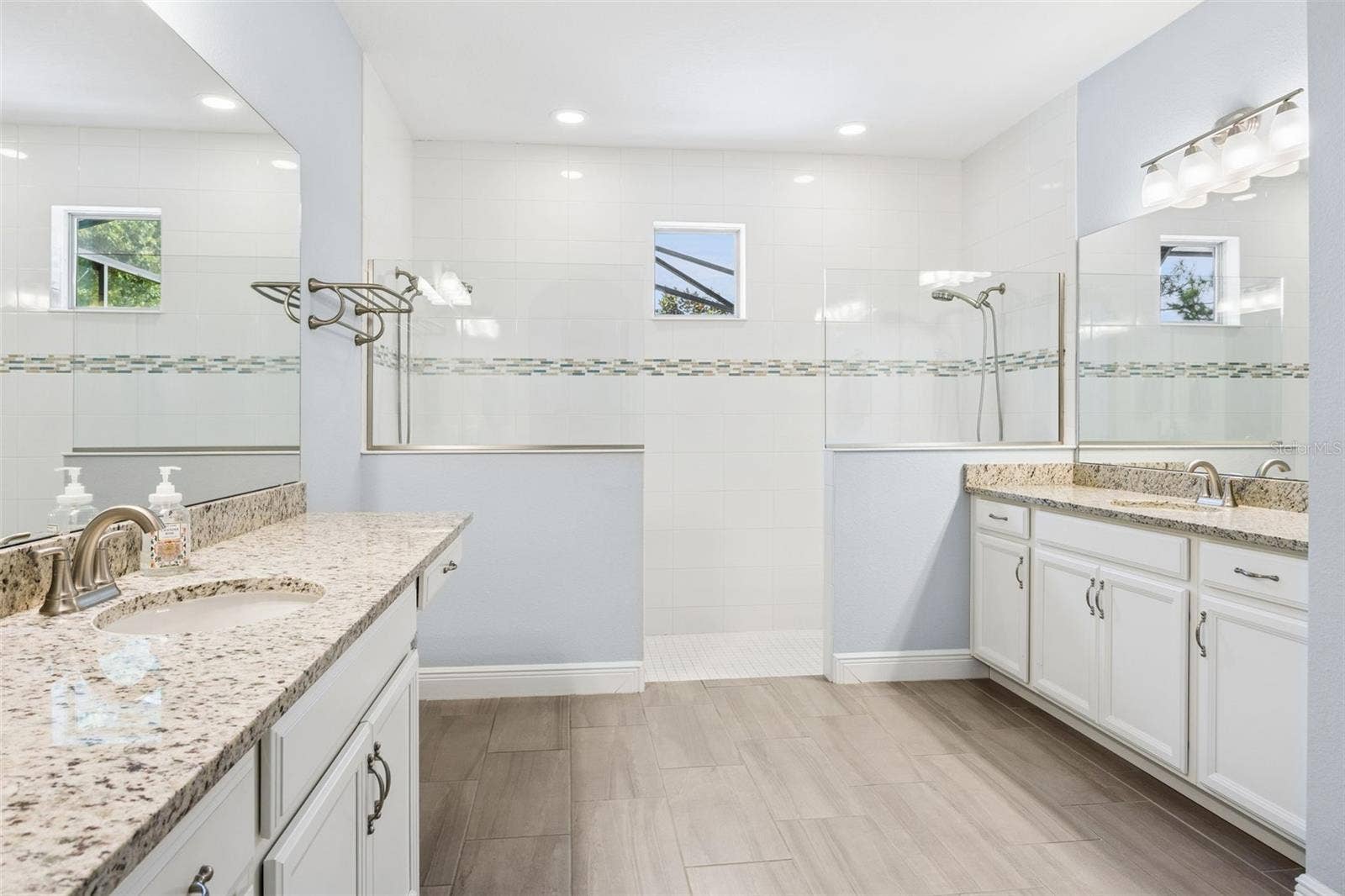 10048 BEACH PORT DRIVE, Winter Garden, FL 34787 Primary Bath with Double Cabinets and Sinks