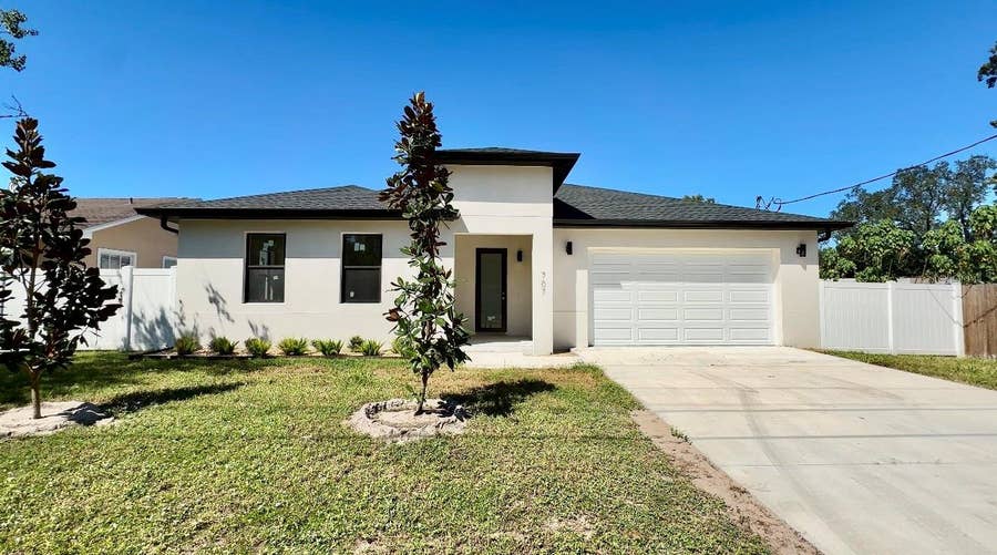 Property photo for 707 W COUNTRY CLUB DRIVE, Tampa, FL