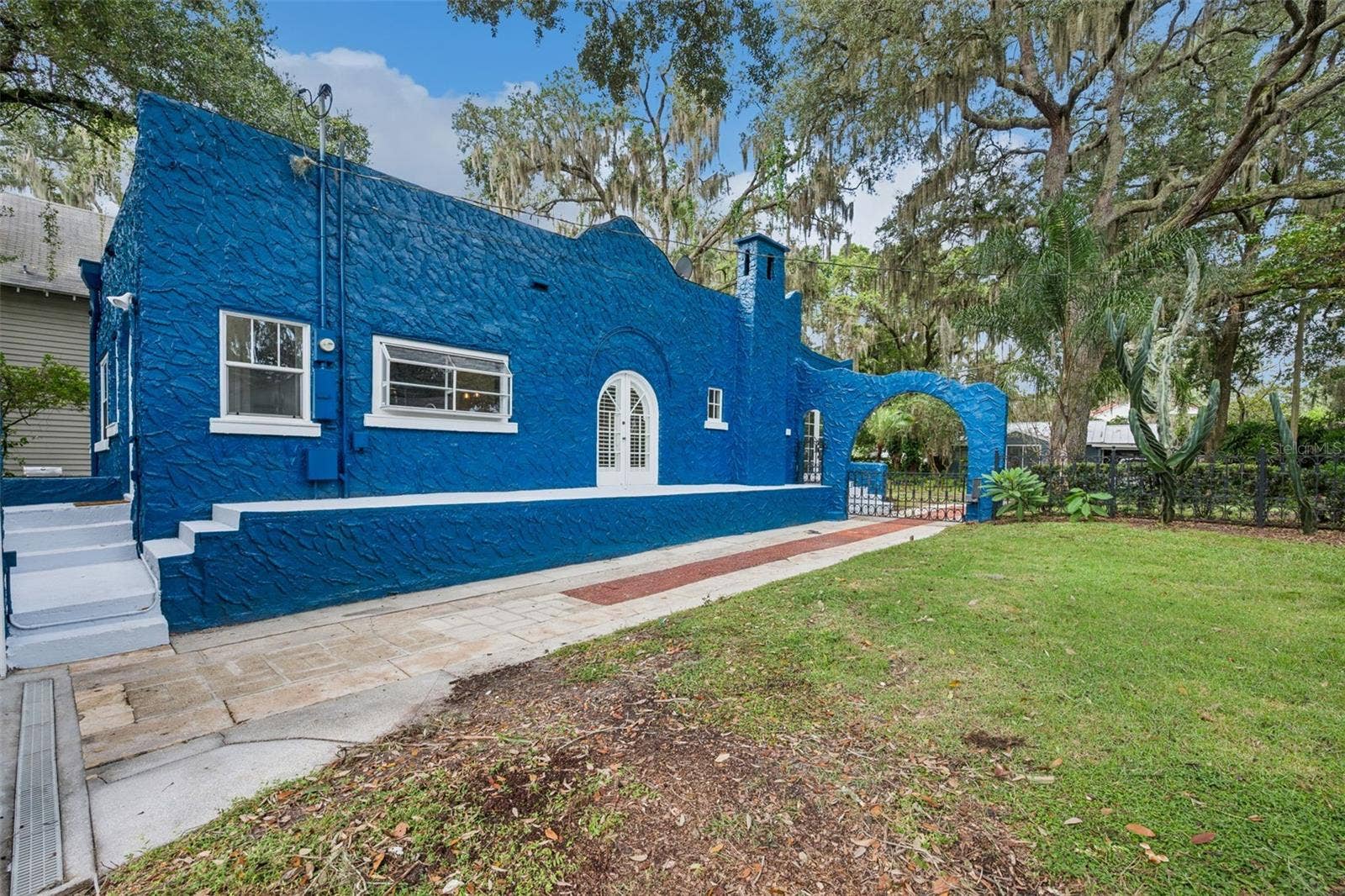 215 S LAWSONA BOULEVARD, Orlando, FL 32801 Side Exterior