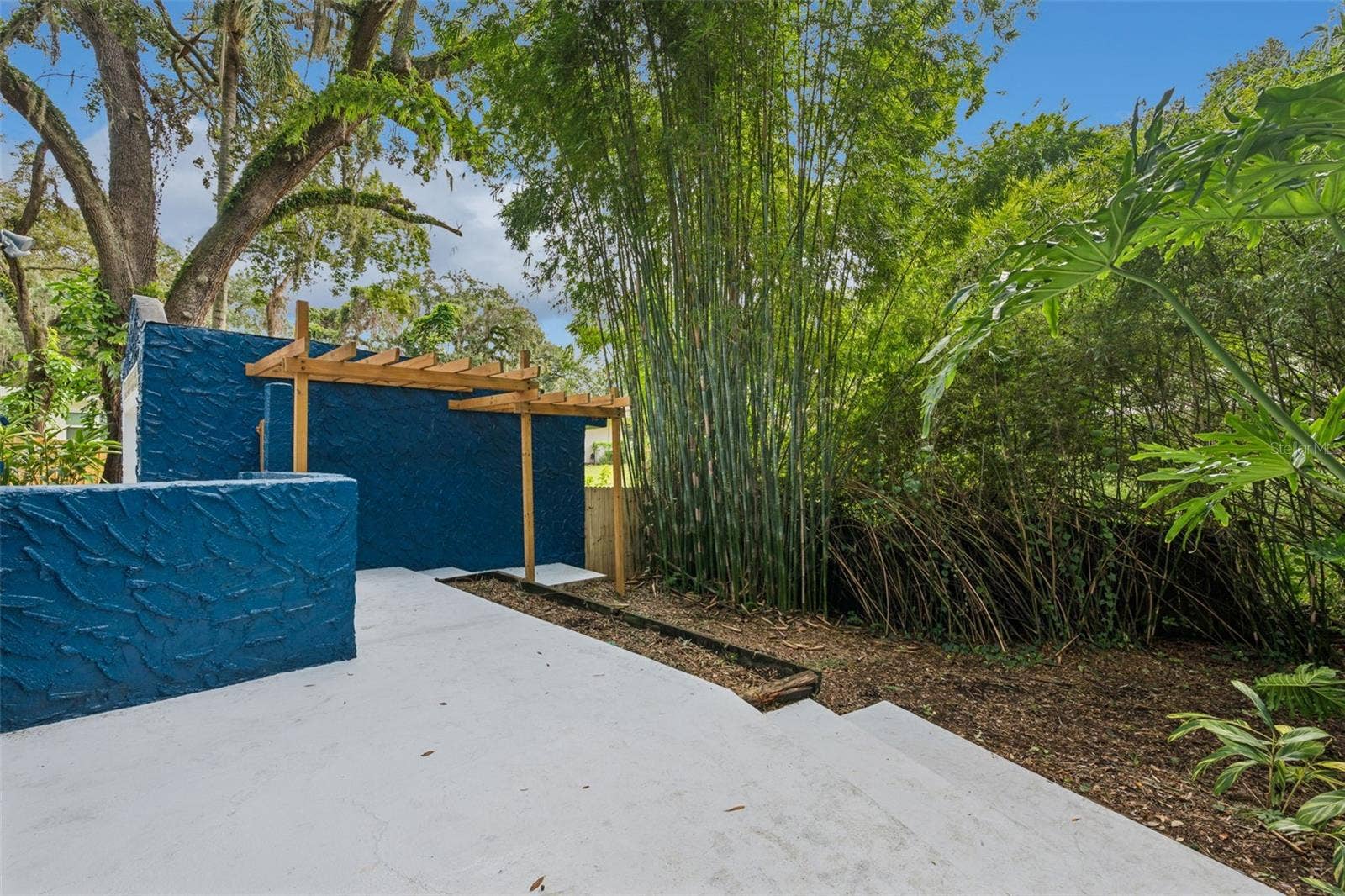 215 S LAWSONA BOULEVARD, Orlando, FL 32801 Patio