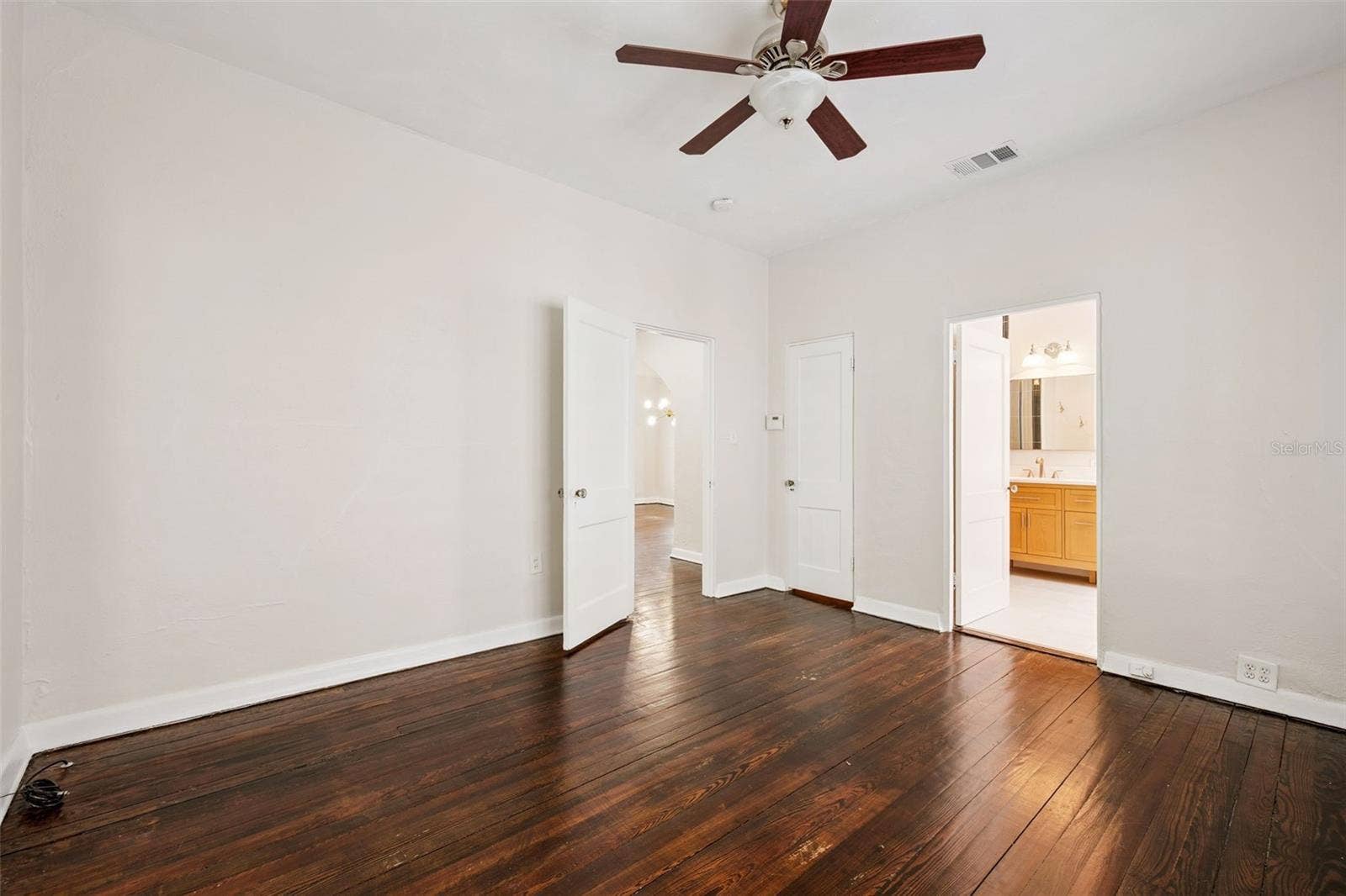 215 S LAWSONA BOULEVARD, Orlando, FL 32801 Primary Suite