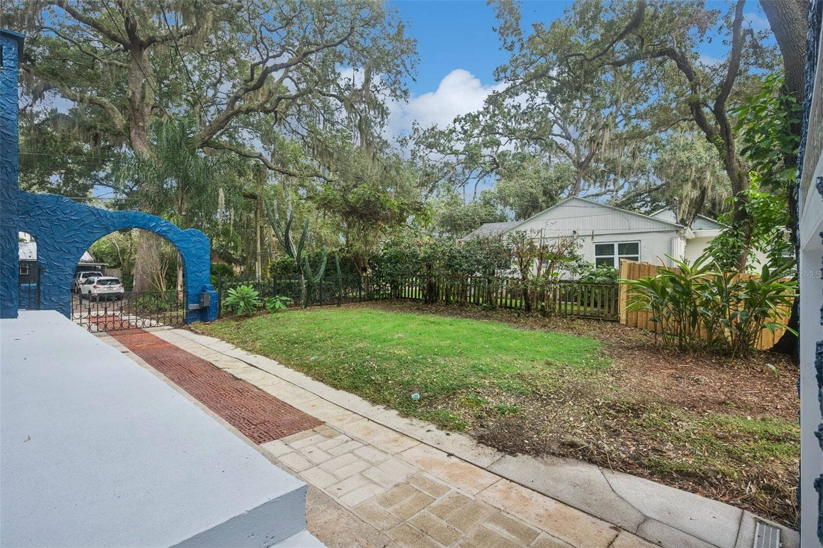 215 S LAWSONA BOULEVARD, Orlando, FL 32801 Lawn and view towards S. Lawsona Blvd.