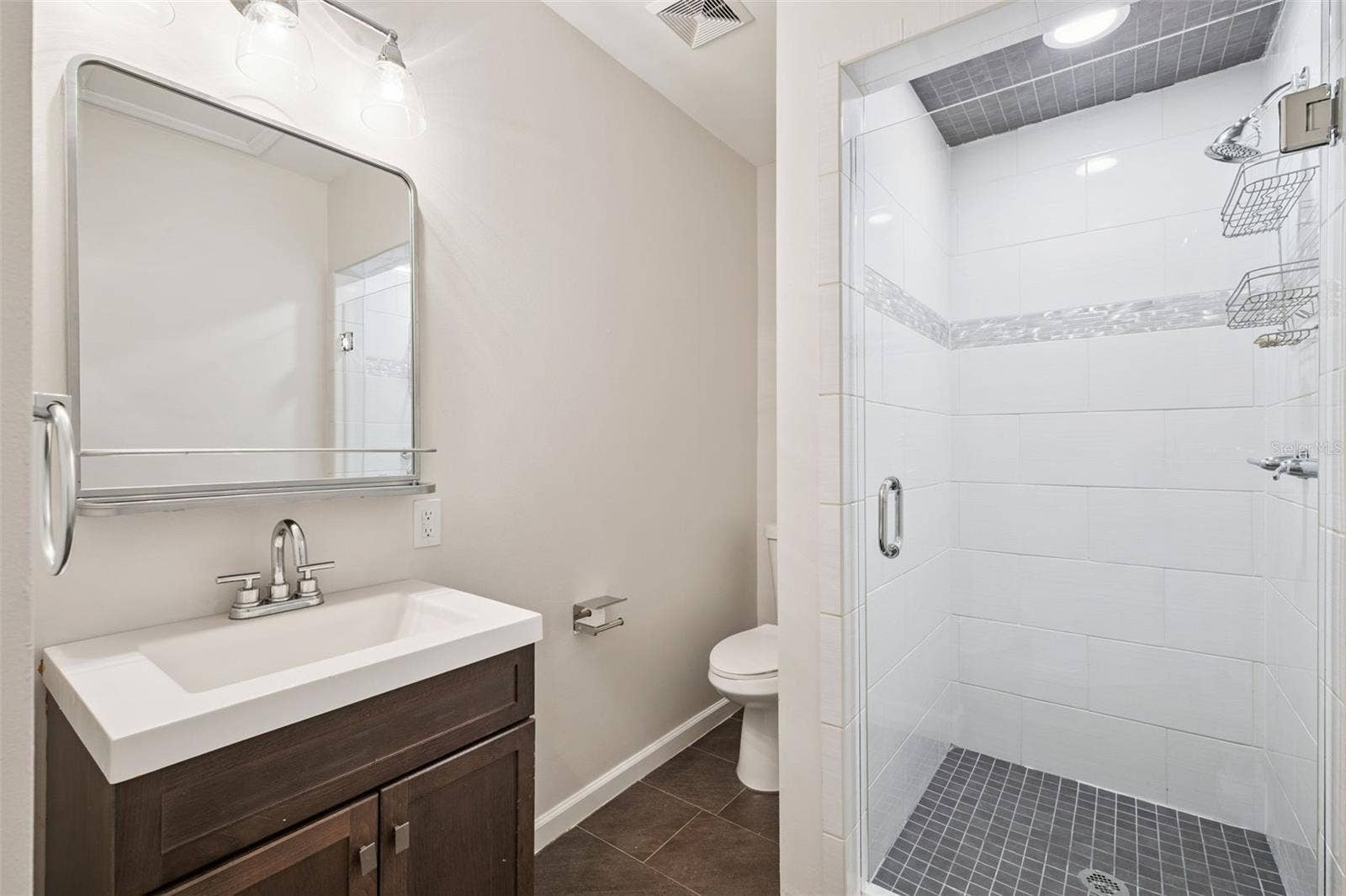 215 S LAWSONA BOULEVARD, Orlando, FL 32801 Hall Bathroom