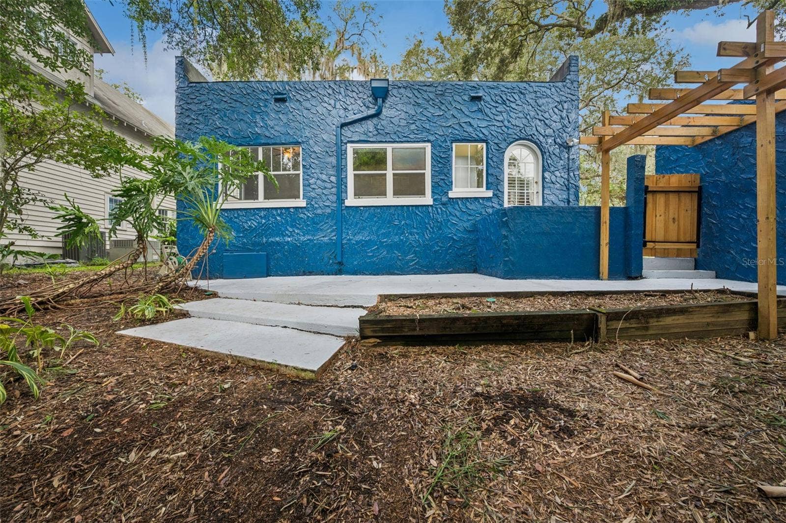 215 S LAWSONA BOULEVARD, Orlando, FL 32801 Rear Exterior