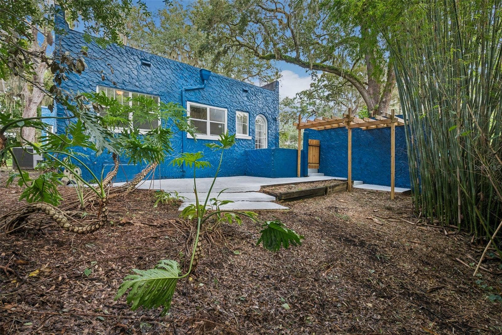 215 S LAWSONA BOULEVARD, Orlando, FL 32801 Rear Exterior
