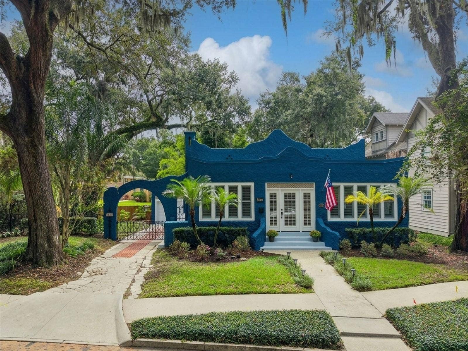 215 S LAWSONA BOULEVARD, Orlando, FL 32801 215 S. Lawsona Blvd. Lake Lawsona Historic District