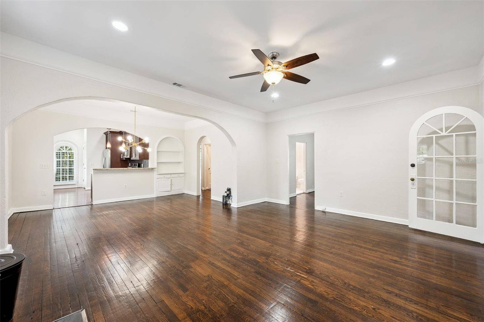 215 S LAWSONA BOULEVARD, Orlando, FL 32801 Living Room