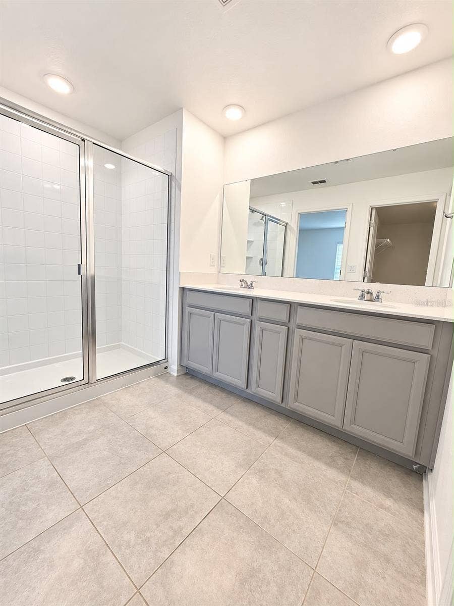285 PINEYWOODS STREET, St Cloud, FL 34772 Bathroom Vanity