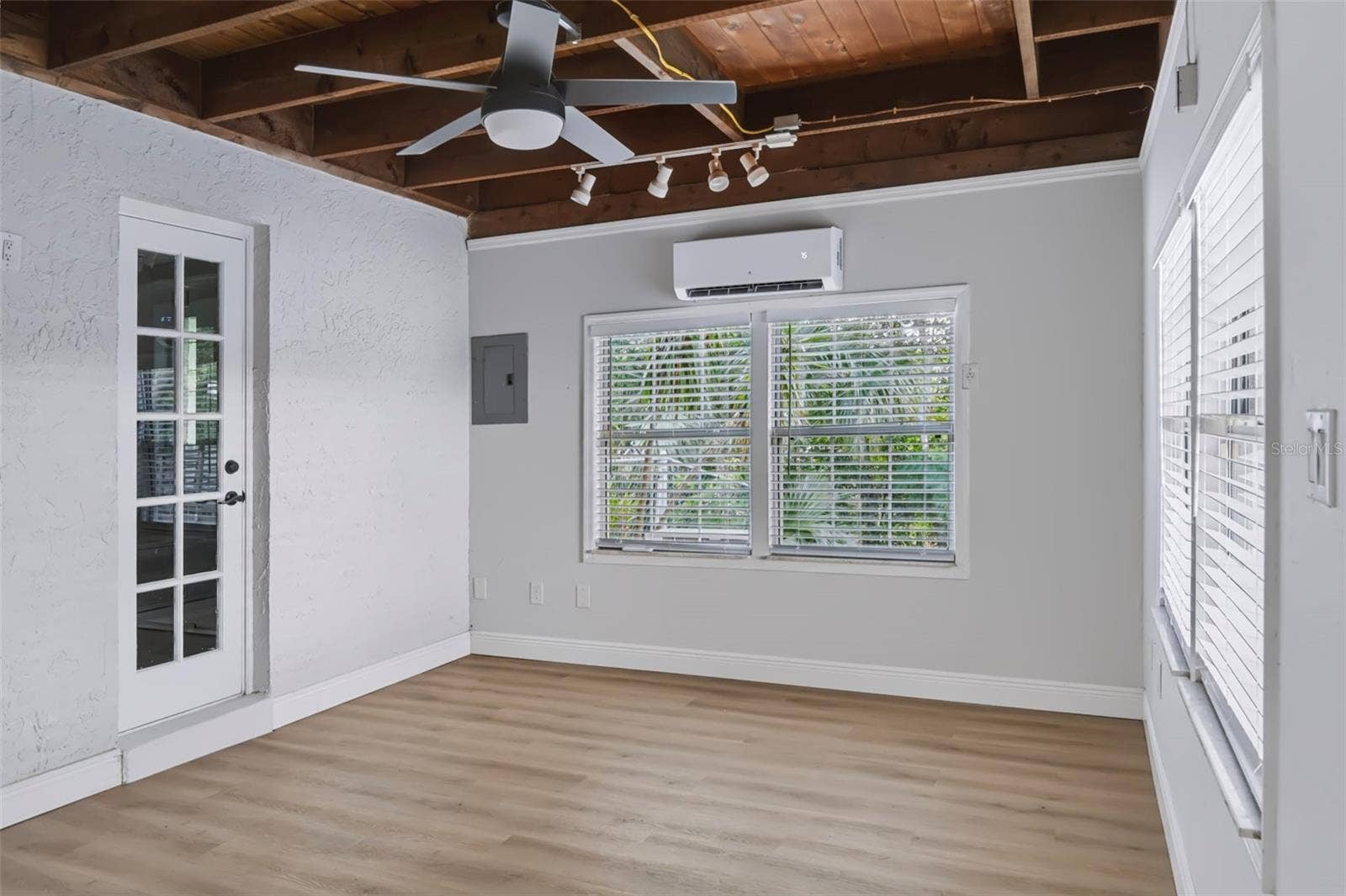 1910 LONG POND DRIVE, Longwood, FL 32779 1910 LONG POND DRIVE, Longwood, FL 32779
