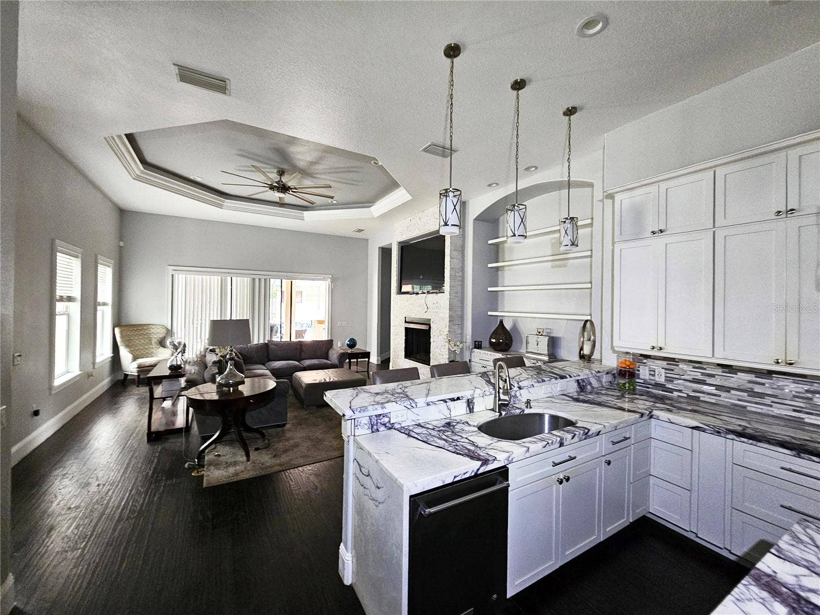 kitchen/ living