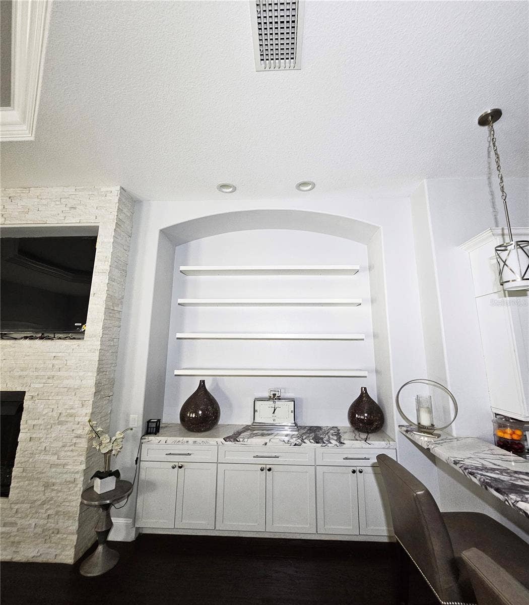 living/ kitchen bar