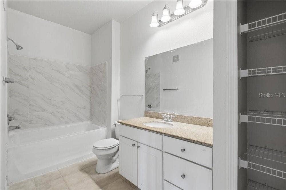 341 SOUTHERN PECAN CIRCLE, #202, Winter Garden, FL 34787 Primary Bathroom