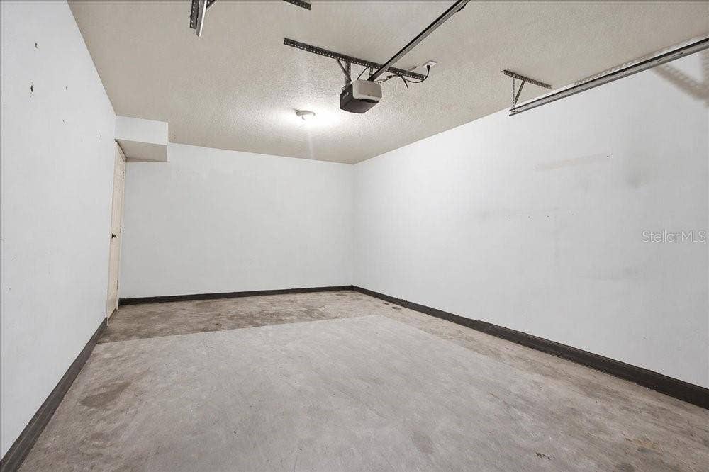 341 SOUTHERN PECAN CIRCLE, #202, Winter Garden, FL 34787 Garage