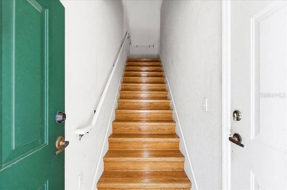 341 SOUTHERN PECAN CIRCLE, #202, Winter Garden, FL 34787 Private staircase and entrance