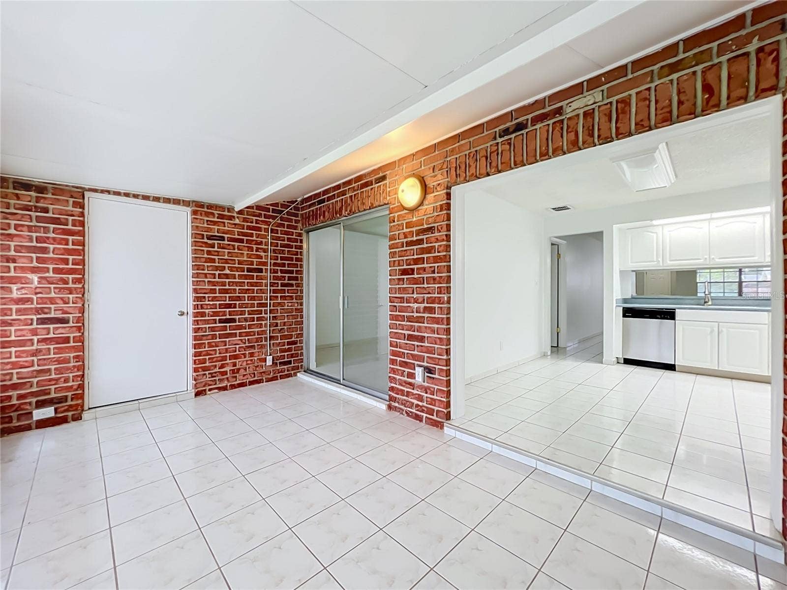 1225 CARRIAGE LANE, #1, Orlando, FL 32807 Flexible bonus space with convenient access to the kitchen and main living areas.