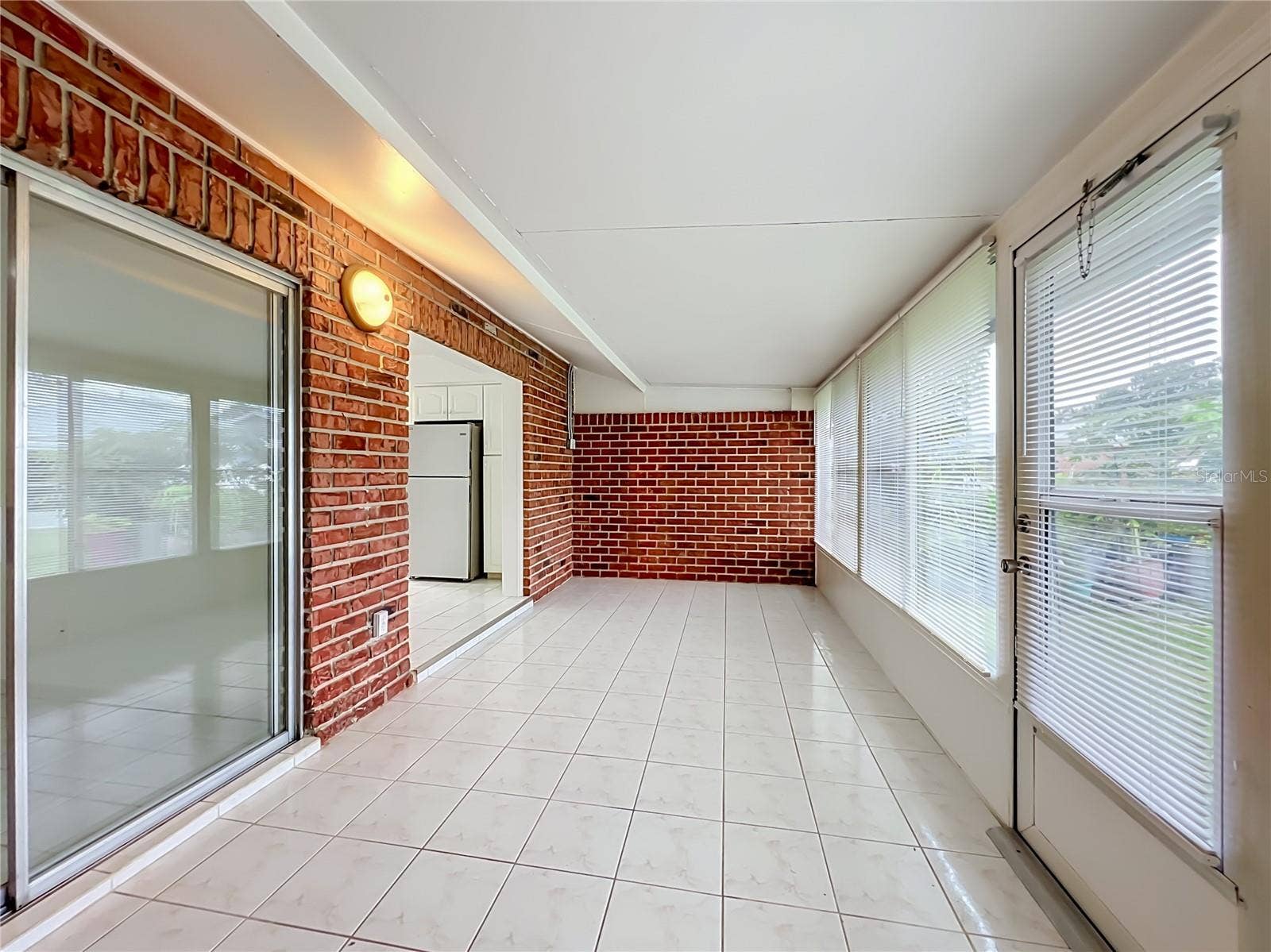 1225 CARRIAGE LANE, #1, Orlando, FL 32807 An additional flexible living space perfect for relaxing, entertaining or working from home.