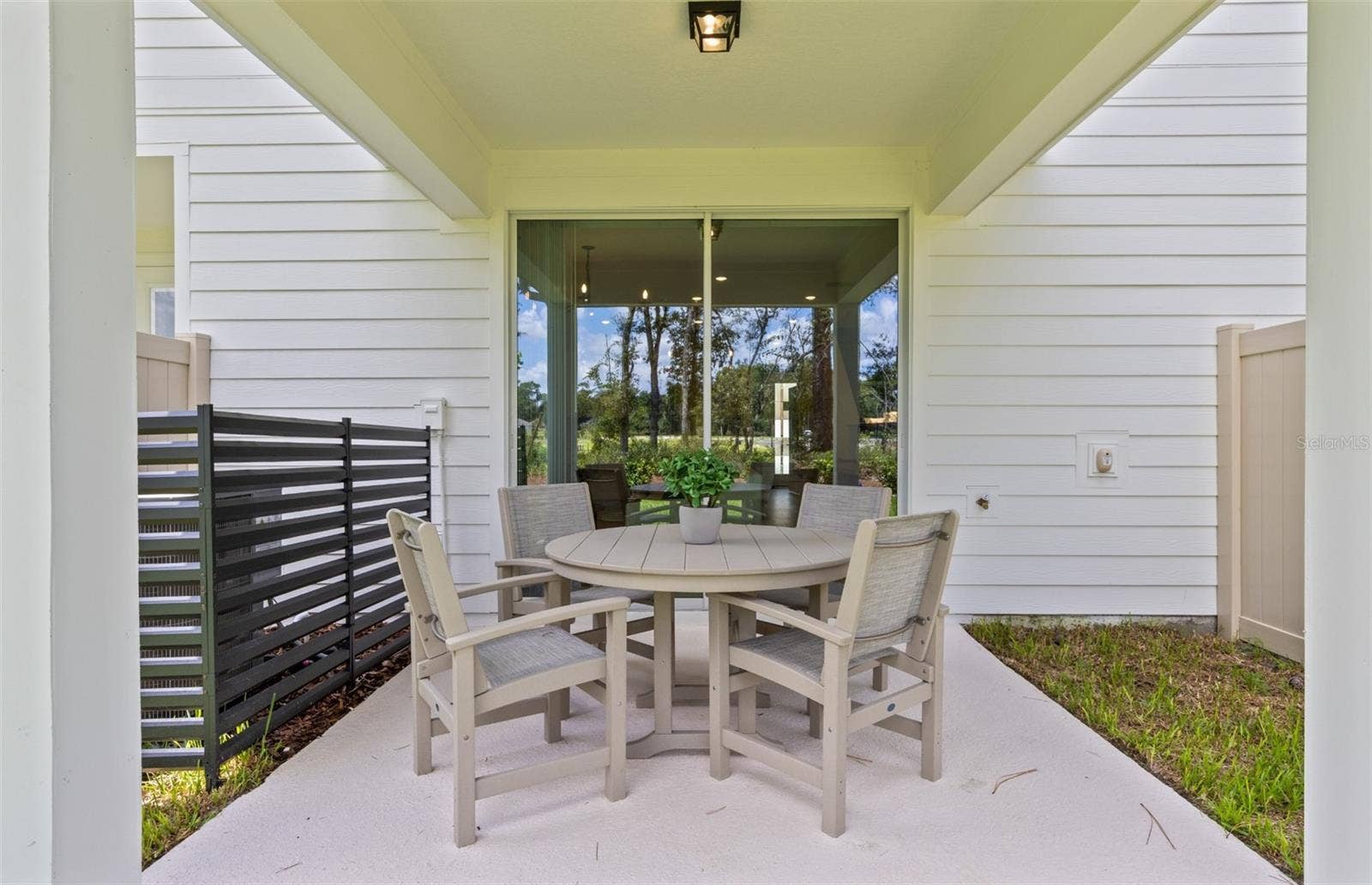 Model Home Design Only. Pictures and furnishings are for illustrative purposes only. Elevations, colors and options may vary. Furniture is for model home staging only.
