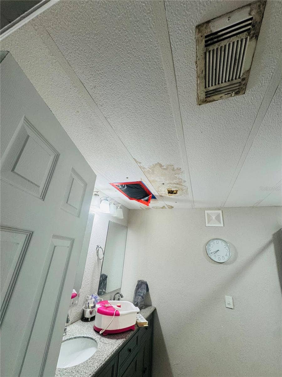 1013 LIANNE PLACE, Seffner, FL 33584 Bathroom 2