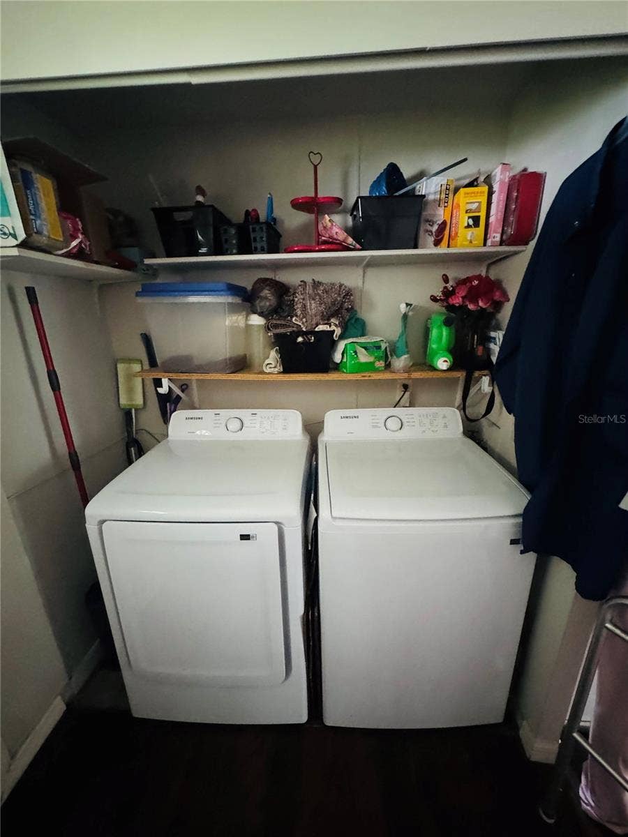 1013 LIANNE PLACE, Seffner, FL 33584 Laundry area