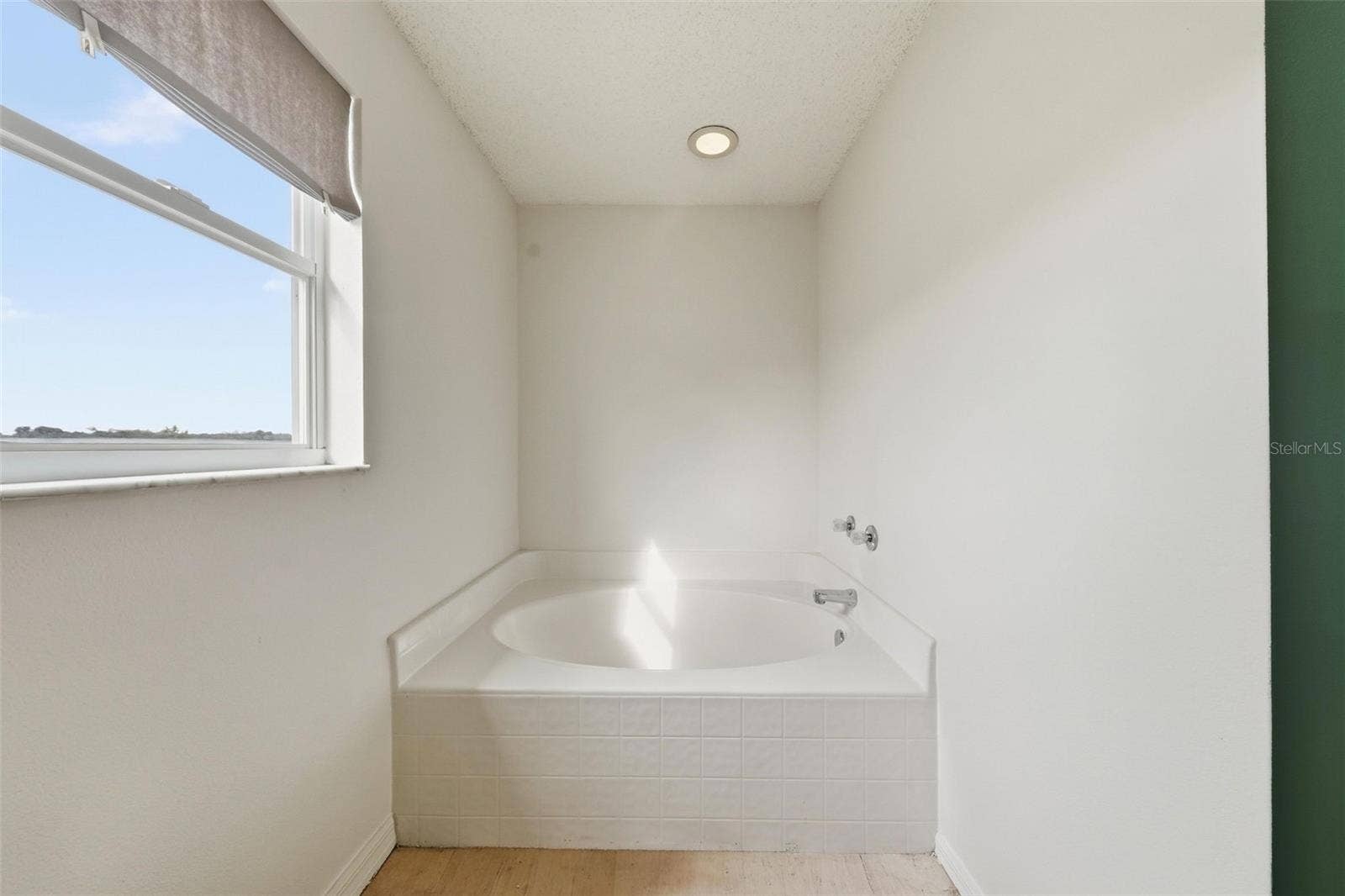 Primary En Suite Garden Tub