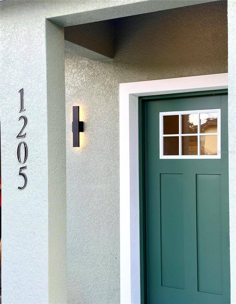 1205 AVENUE K, Haines City, FL 33844 Entry