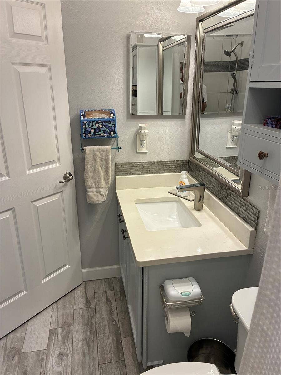 14212 SUNRIVER AVENUE, Orlando, FL 32828 Hall bath