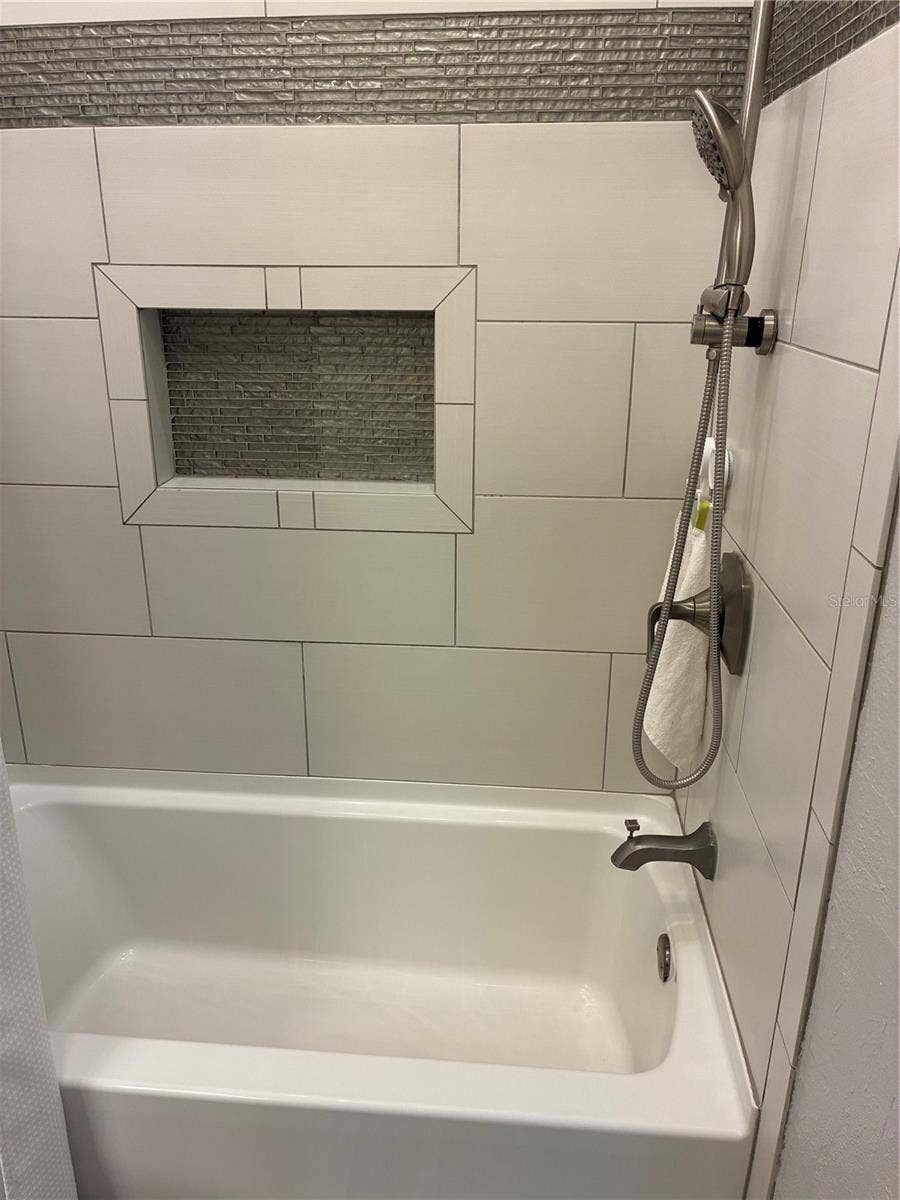 14212 SUNRIVER AVENUE, Orlando, FL 32828 Hall bath