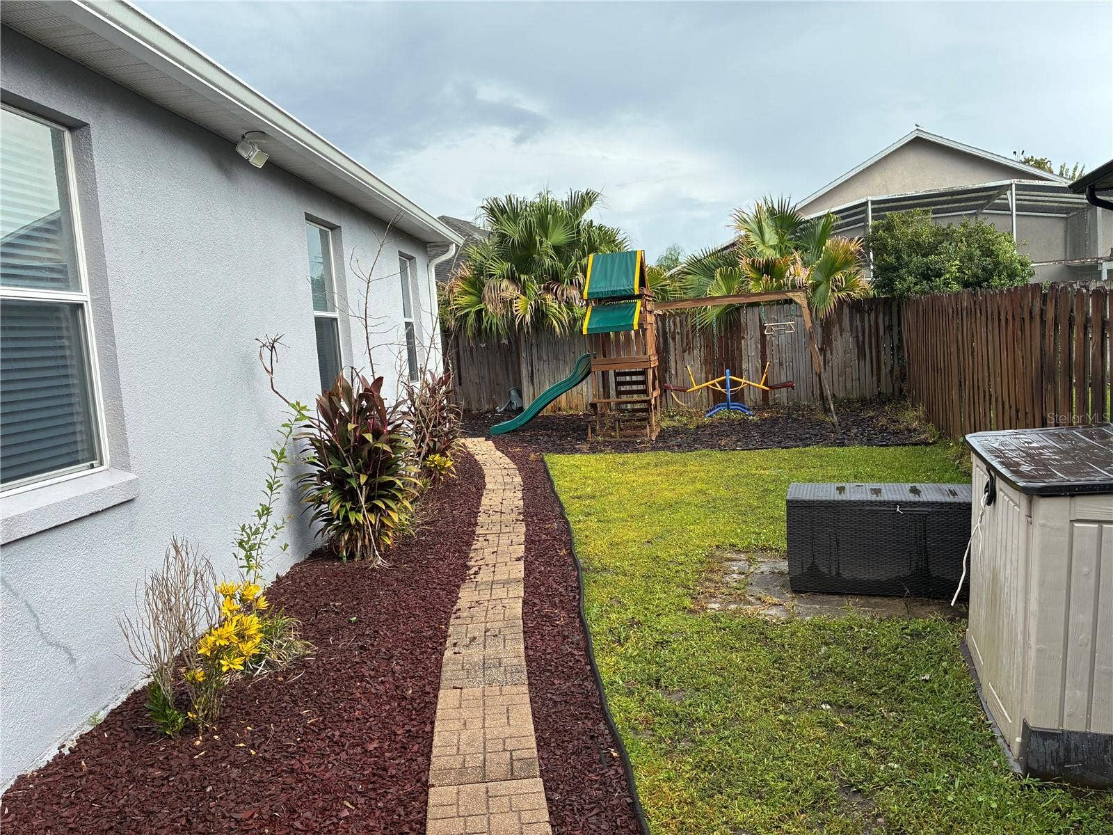 14212 SUNRIVER AVENUE, Orlando, FL 32828 Right yard