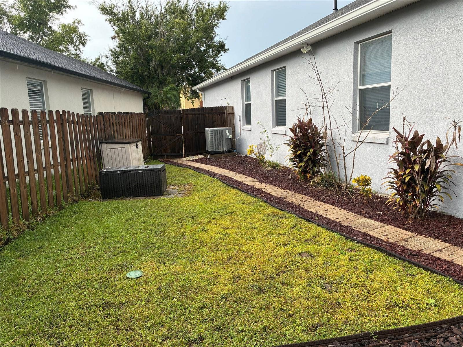 14212 SUNRIVER AVENUE, Orlando, FL 32828 Right yard