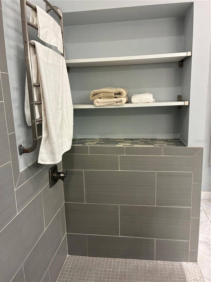 14212 SUNRIVER AVENUE, Orlando, FL 32828 Master shower