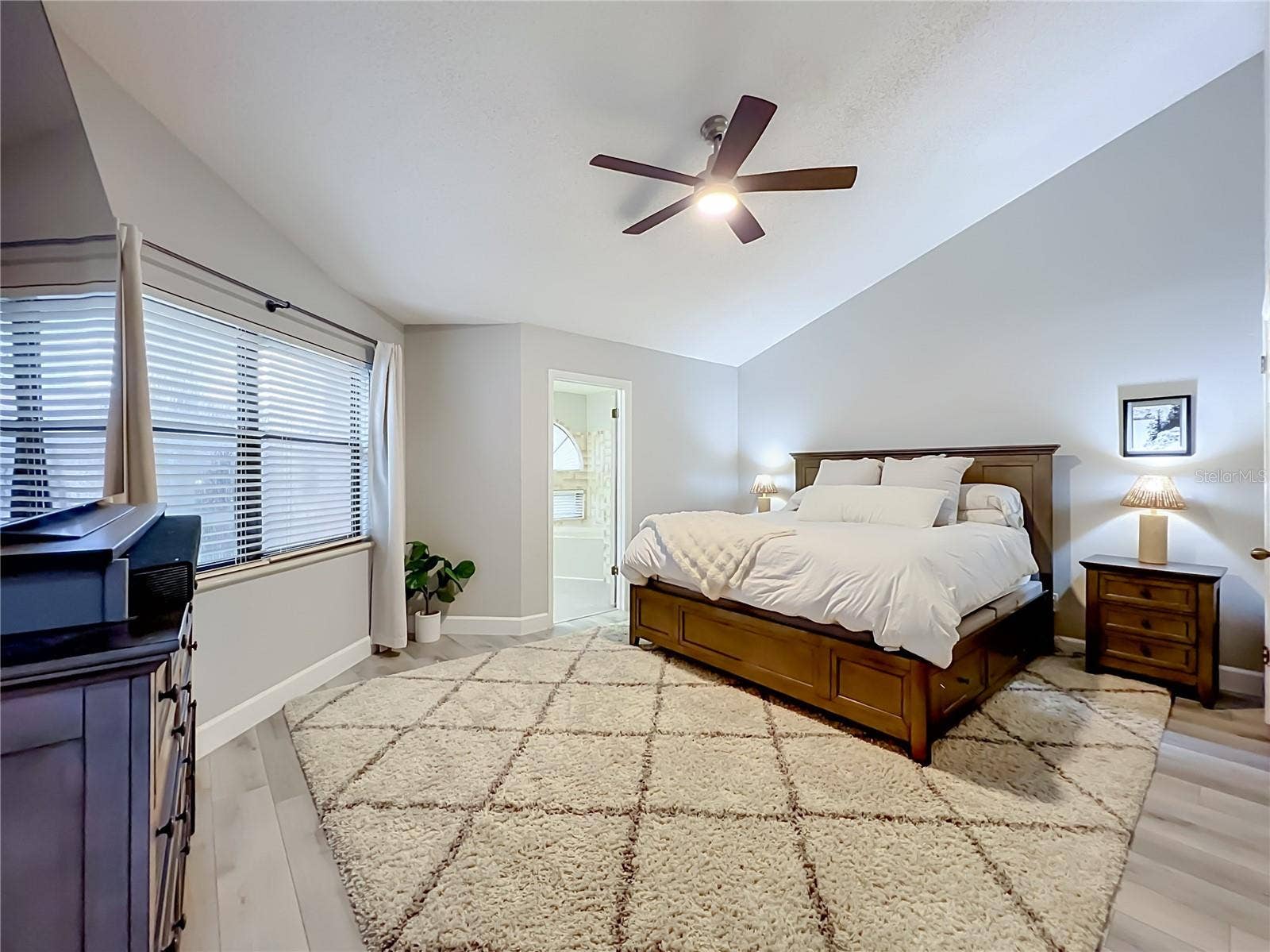 1275 SAINT TROPEZ CIRCLE, #1275, Orlando, FL 32806 Primary Bedroom with En-suite Bathroom
