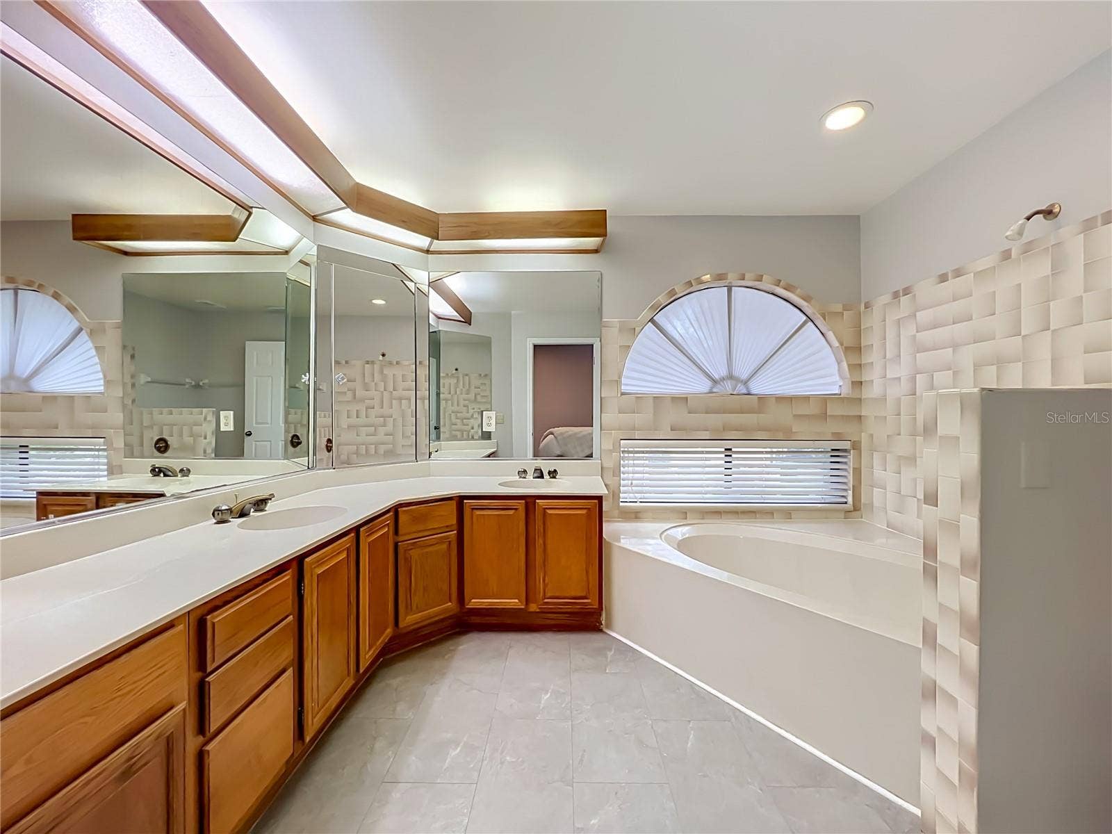 1275 SAINT TROPEZ CIRCLE, #1275, Orlando, FL 32806 En-suite Bathroom