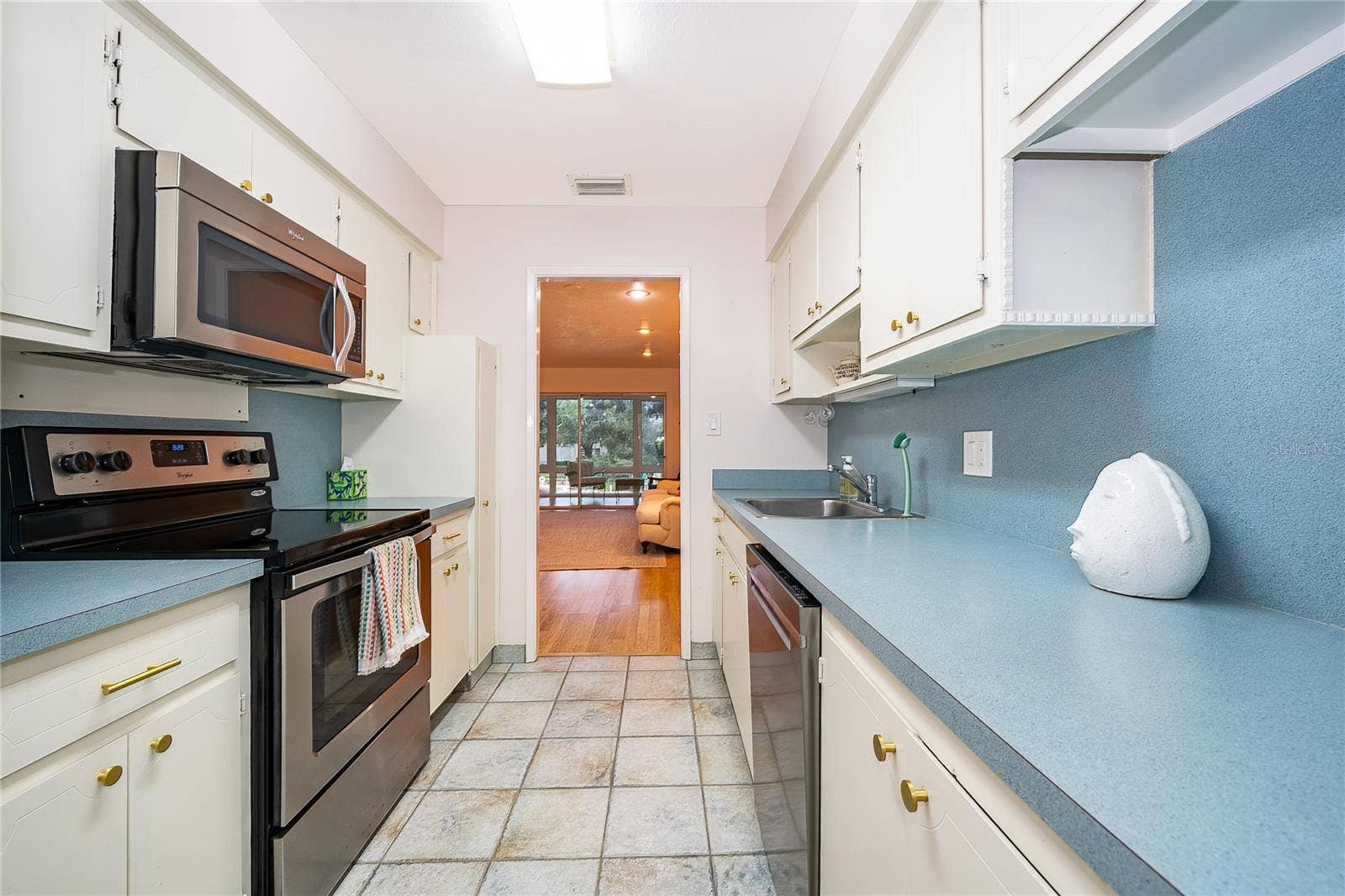 700 MELROSE AVENUE, #M23, Winter Park, FL 32789 Kitchen