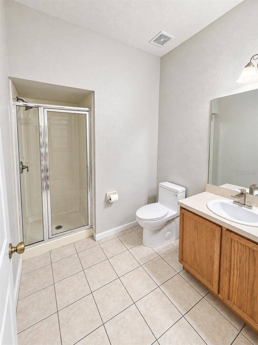 4996 TOWN TERRACE N, Kissimmee, FL 34758 Guest Bathroom