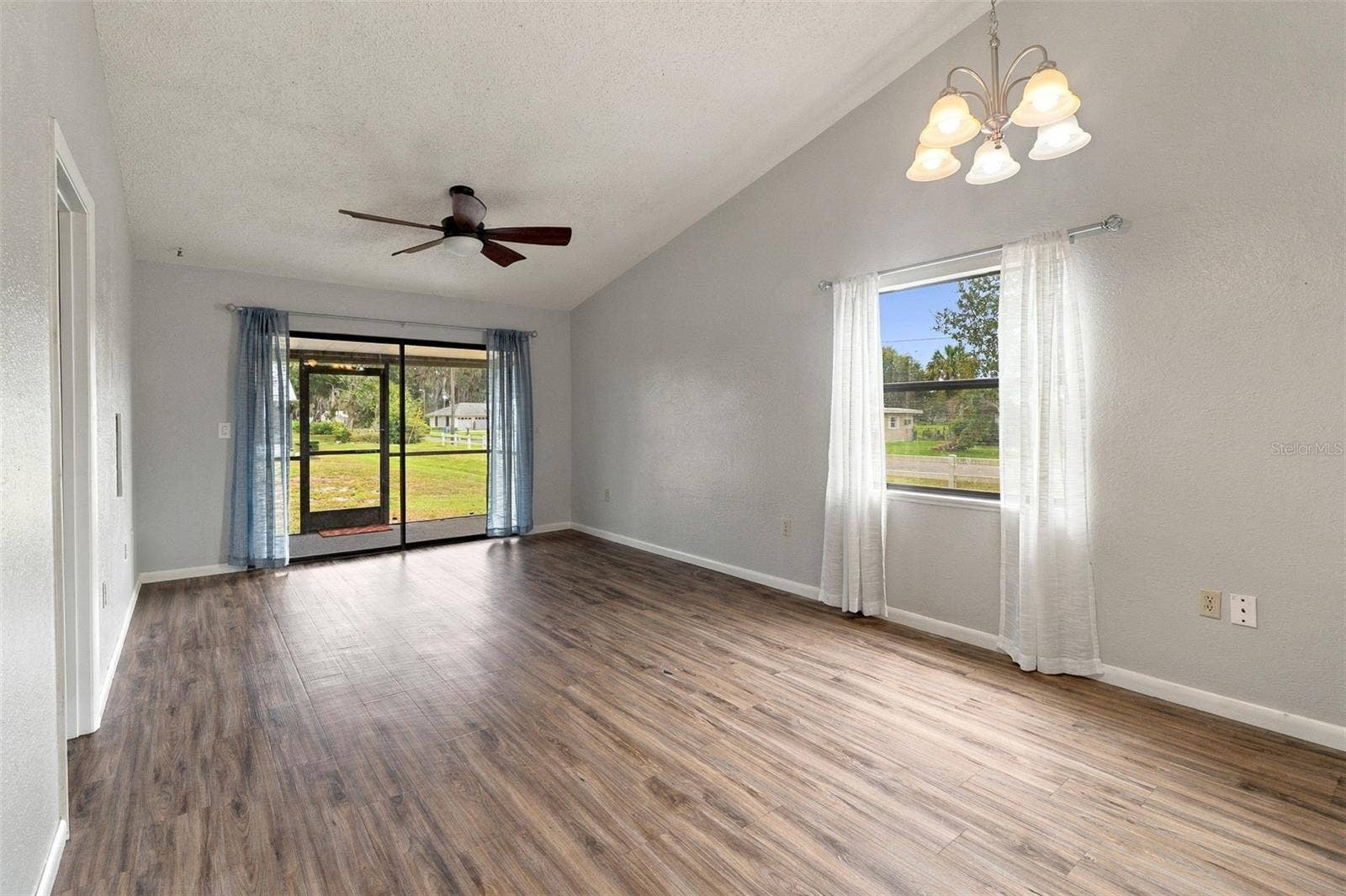 480 LANDING BOULEVARD, Inverness, FL 34450 living room