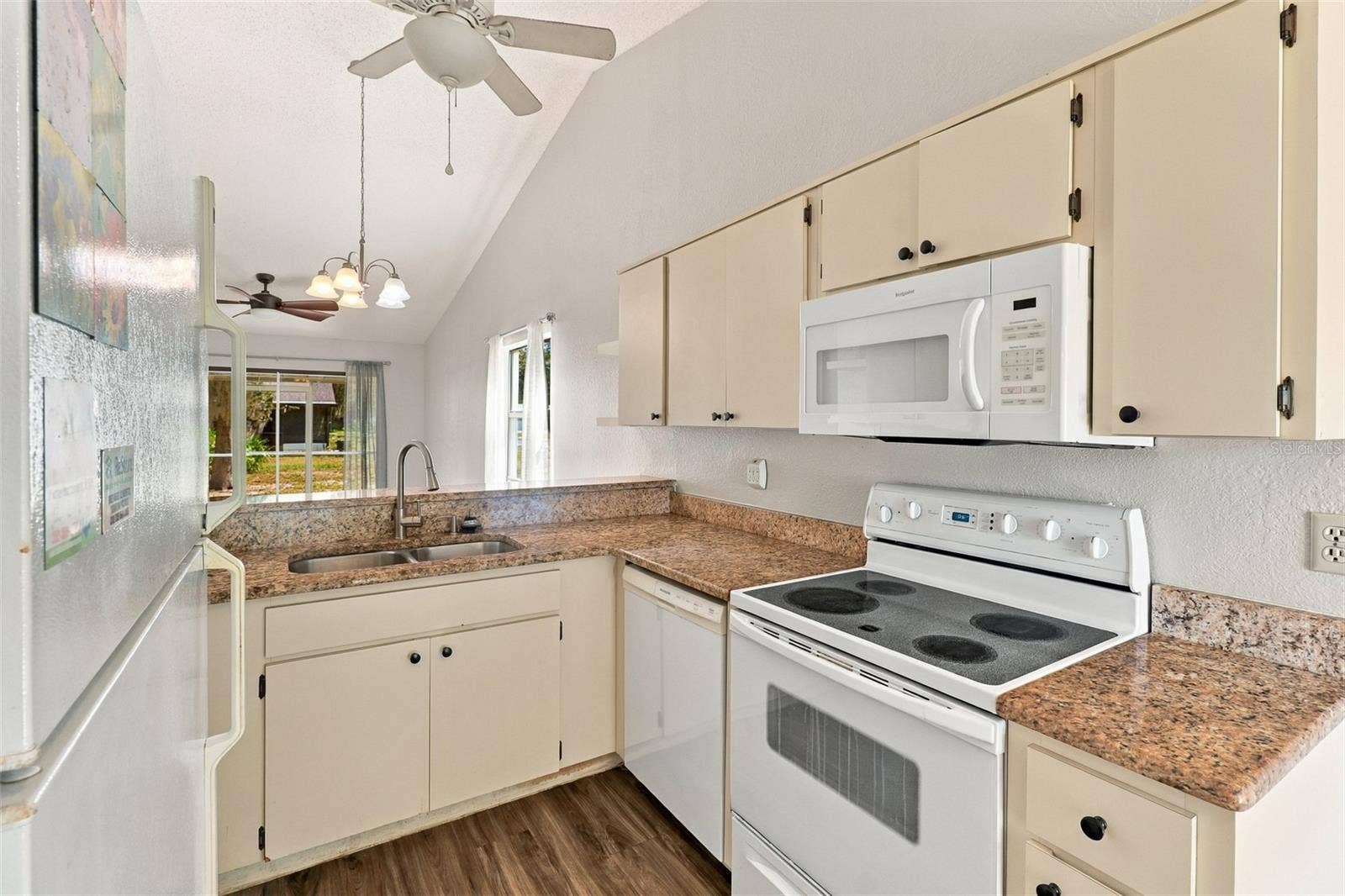 480 LANDING BOULEVARD, Inverness, FL 34450 kitchen with appliances included