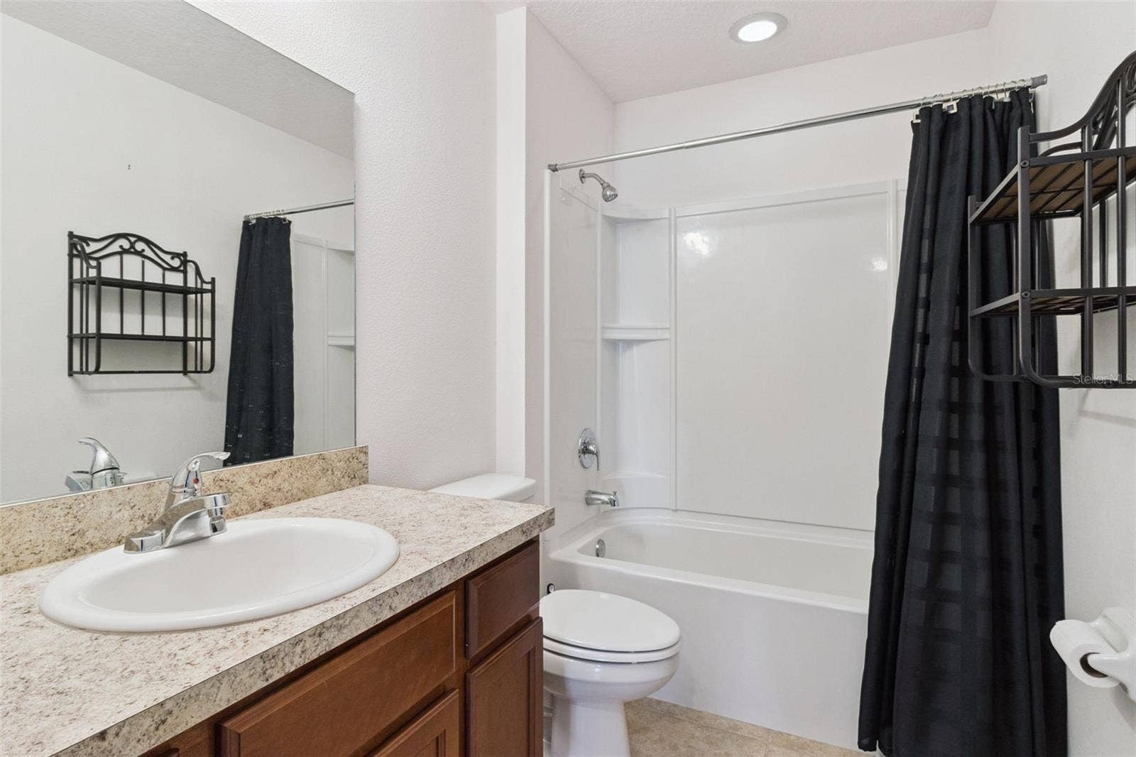 5771 LACAR WAY, Lakeland, FL 33805 secondary bath